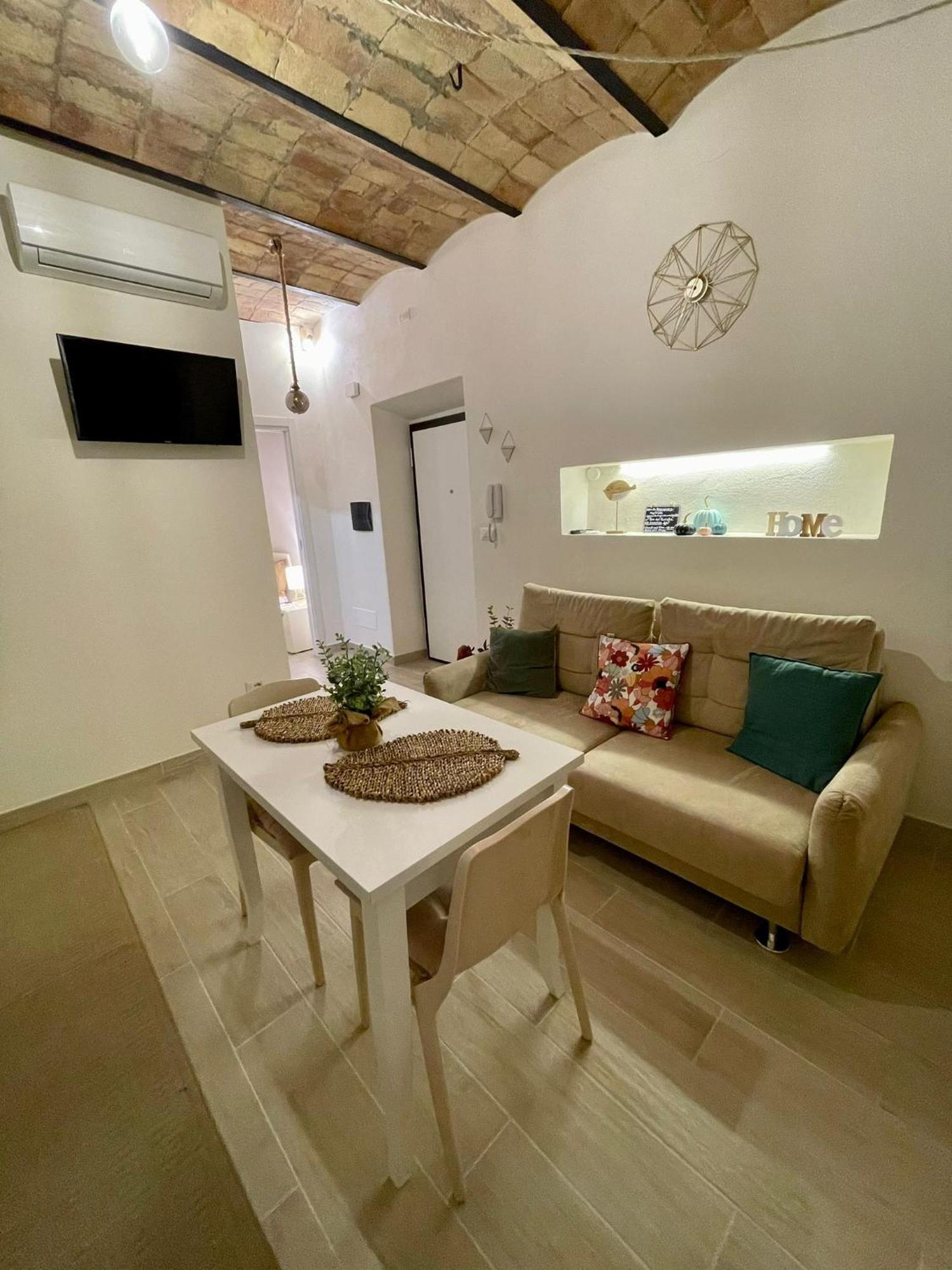 Casa Vacanze - La Torre - Appartamento Marta Bagian luar foto